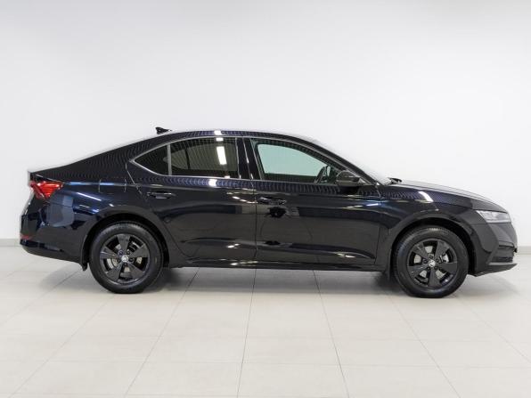 Skoda Octavia IV (A8) с пробегом 2021 года, цена 2 350 000 рублей, 31000 км, лифтбек, Автокод Объявления
