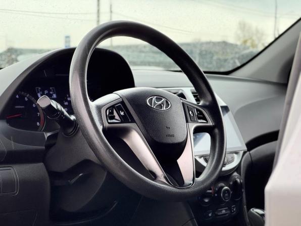 Hyundai Solaris I Рестайлинг с пробегом 2015 года, цена 949 000 рублей, 134418 км, седан, Автокод Объявления