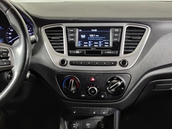 Hyundai Solaris II с пробегом 2019 года, цена 1 350 000 рублей, 107423 км, седан, Автокод Объявления