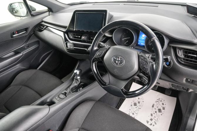 Toyota C-HR I с пробегом 2018 года, цена 1 899 000 рублей, 113000 км, внедорожник, Автокод Объявления