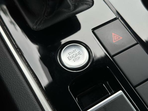 Volkswagen Touareg III с пробегом 2018 года, цена 4 439 000 рублей, 168344 км, внедорожник, Автокод Объявления