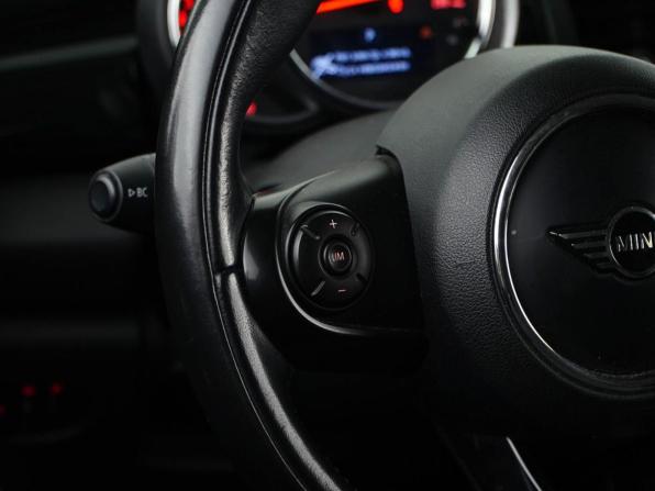 Mini Hatch III (F55/F56) Рестайлинг с пробегом 2018 года, цена 2 077 077 рублей, 99528 км, хэтчбек, Автокод Объявления