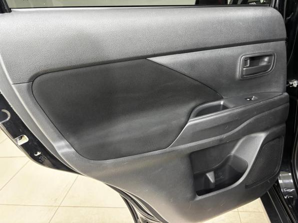 Mitsubishi Outlander III Рестайлинг 2 с пробегом 2015 года, цена 1 595 000 рублей, 182216 км, внедорожник, Автокод Объявления