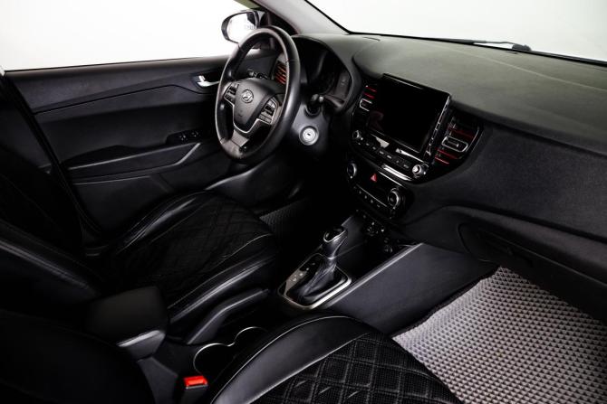 Hyundai Solaris II с пробегом 2021 года, цена 1 649 000 рублей, 131000 км, седан, Автокод Объявления