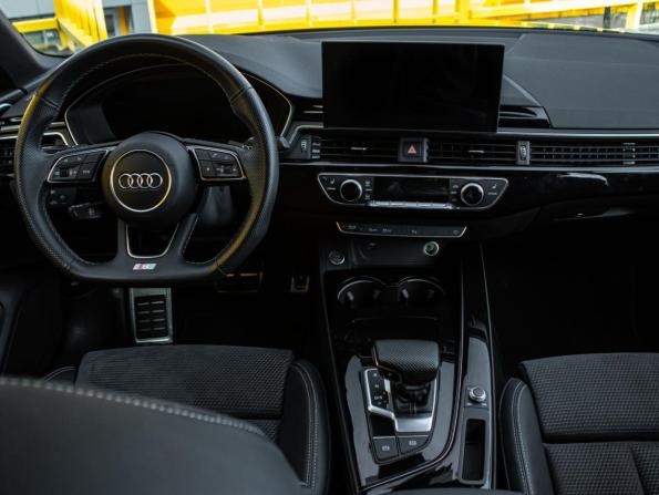 Audi A4 V (B9) Рестайлинг с пробегом 2020 года, цена 3 349 000 рублей, 26500 км, седан, Автокод Объявления