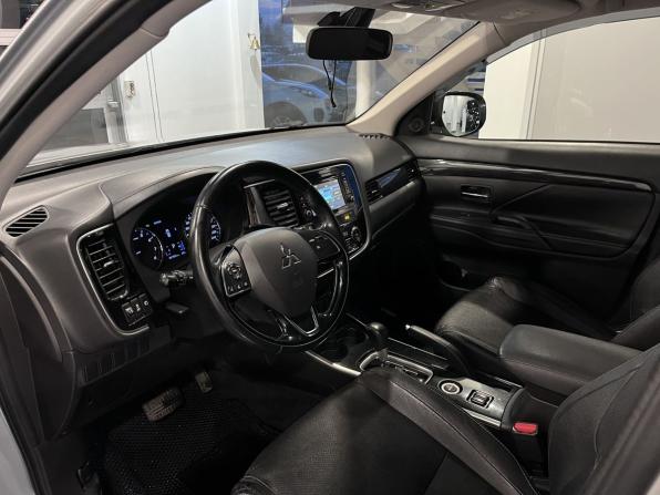 Mitsubishi Outlander III Рестайлинг 2 с пробегом 2017 года, цена 1 739 000 рублей, 201953 км, внедорожник, Автокод Объявления