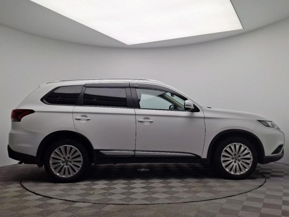 Mitsubishi Outlander III Рестайлинг 3 с пробегом 2018 года, цена 1 935 000 рублей, 159480 км, внедорожник, Автокод Объявления