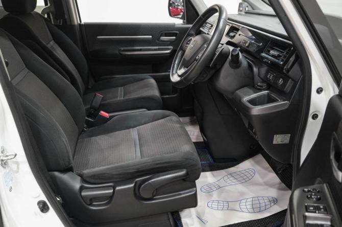 Honda Stepwgn V с пробегом 2016 года, цена 1 799 000 рублей, 117000 км, минивэн, Автокод Объявления