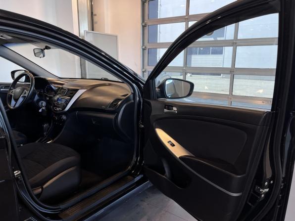 Hyundai Solaris I Рестайлинг с пробегом 2015 года, цена 1 015 000 рублей, 157900 км, седан, Автокод Объявления