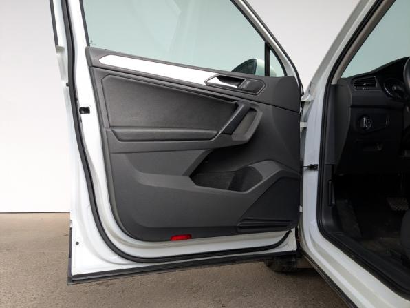 Volkswagen Tiguan II Рестайлинг с пробегом 2021 года, цена 2 595 000 рублей, 79435 км, внедорожник, Автокод Объявления