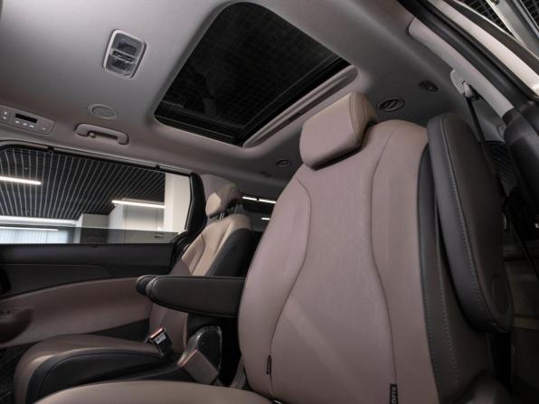 Kia Carnival IV Рестайлинг с пробегом 2024 года, цена 5 700 000 рублей, 23236 км, минивэн, Автокод Объявления