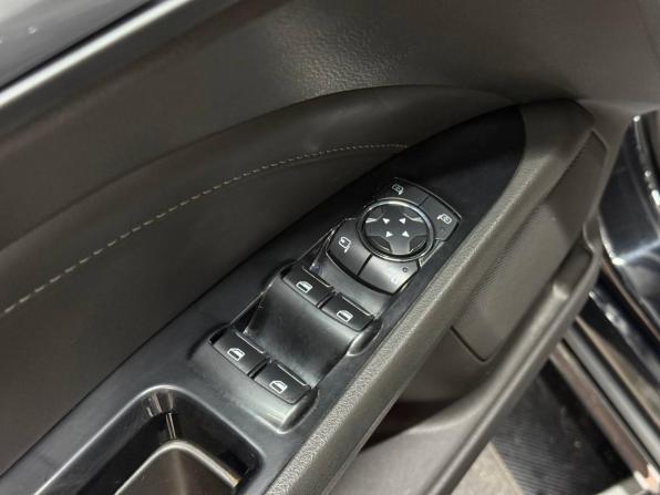 Ford Mondeo V с пробегом 2017 года, цена 1 820 000 рублей, 156605 км, седан, Автокод Объявления