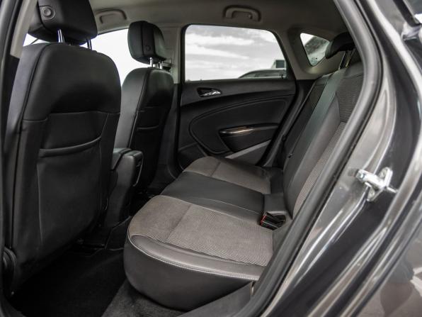 Opel Astra J с пробегом 2011 года, цена 815 000 рублей, 209537 км, хэтчбек, Автокод Объявления