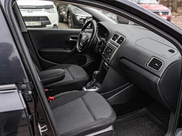 Volkswagen Polo V Рестайлинг с пробегом 2016 года, цена 927 000 рублей, 134035 км, седан, Автокод Объявления