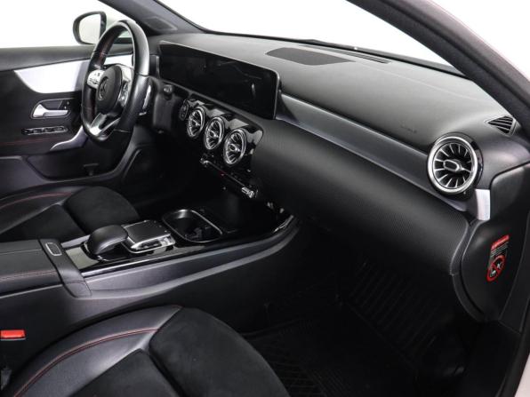 Mercedes-Benz A-Класс IV (W177) с пробегом 2019 года, цена 2 477 000 рублей, 99976 км, хэтчбек, Автокод Объявления
