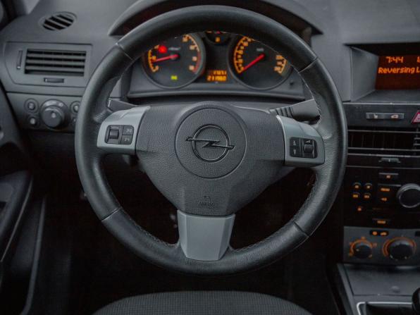 Opel Astra H Рестайлинг с пробегом 2011 года, цена 470 000 рублей, 250000 км, седан, Автокод Объявления