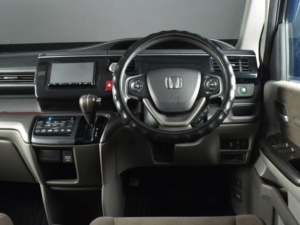 Honda Stepwgn V с пробегом 2017 года, цена 1 794 995 рублей, 171104 км, минивэн, Автокод Объявления