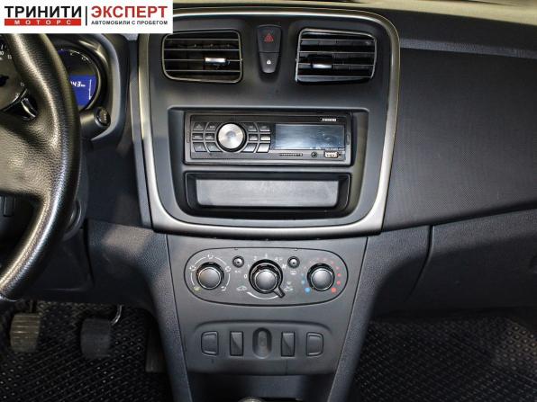 Renault Logan II с пробегом 2016 года, цена 847 000 рублей, 178942 км, седан, Автокод Объявления
