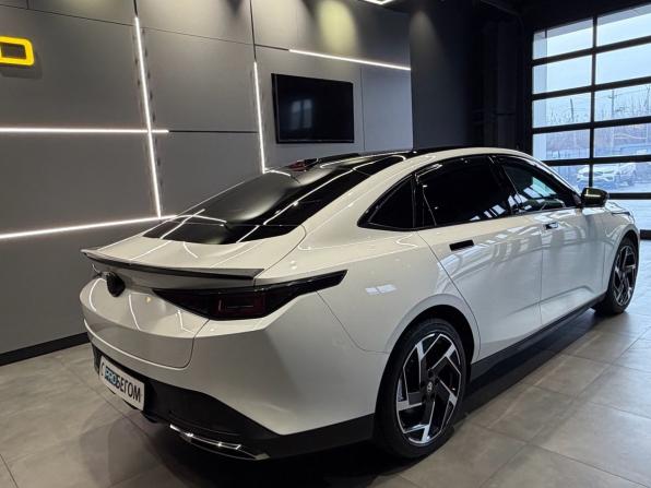 Changan Lamore с пробегом 2023 года, цена 1 850 000 рублей, 76694 км, седан, Автокод Объявления