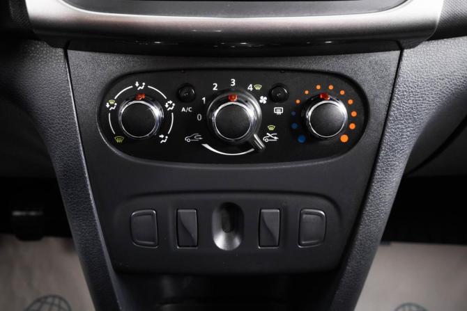 Renault Sandero II Рестайлинг с пробегом 2020 года, цена 1 249 000 рублей, 182600 км, хэтчбек, Автокод Объявления