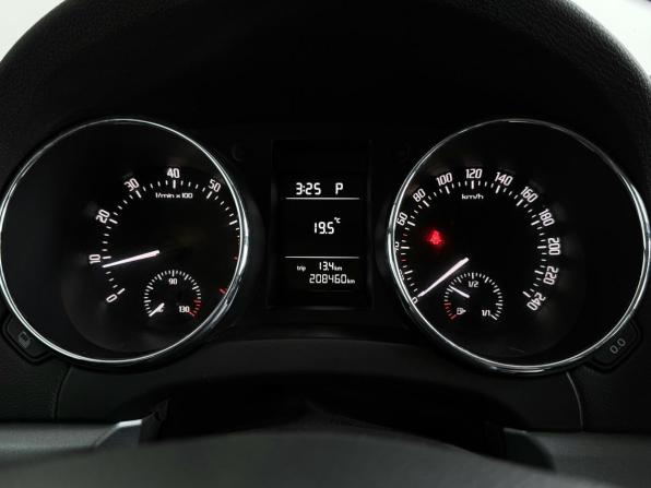 Skoda Yeti I Рестайлинг с пробегом 2015 года, цена 1 240 000 рублей, 208400 км, внедорожник, Автокод Объявления