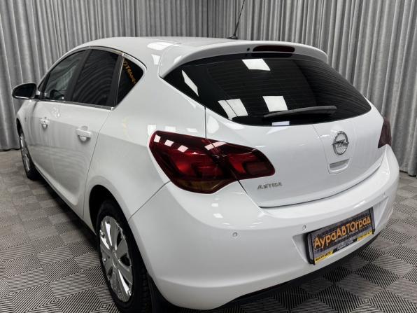 Opel Astra J с пробегом 2011 года, цена 599 000 рублей, 195596 км, хэтчбек, Автокод Объявления