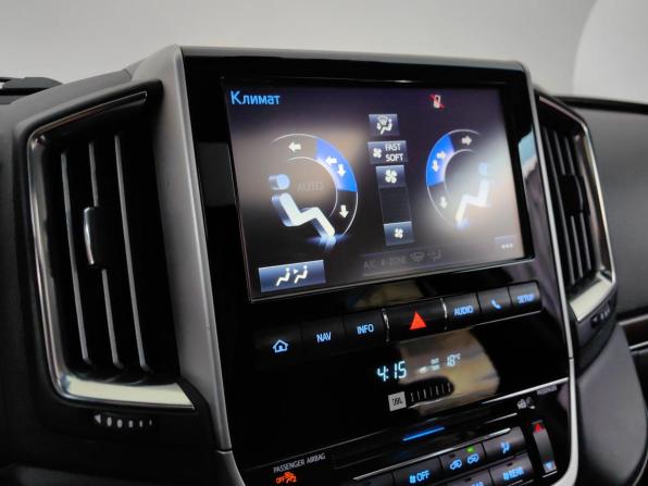 Toyota Land Cruiser 200 Series Рестайлинг 2 с пробегом 2015 года, цена 4 290 000 рублей, 253000 км, внедорожник, Автокод Объявления