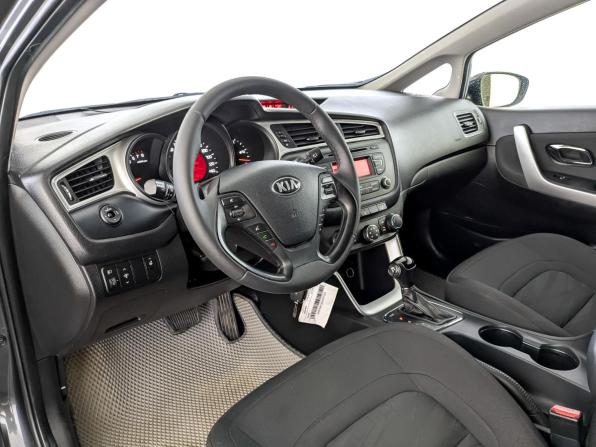 Kia Ceed II Рестайлинг с пробегом 2018 года, цена 1 385 000 рублей, 102124 км, хэтчбек, Автокод Объявления