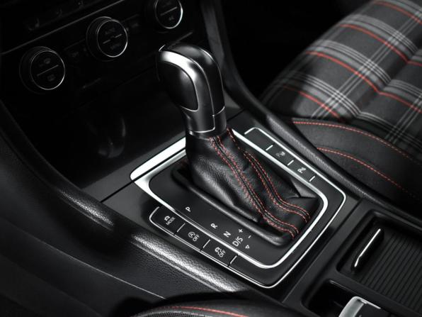 Volkswagen Golf GTI VII с пробегом 2015 года, цена 2 150 000 рублей, 210616 км, хэтчбек, Автокод Объявления