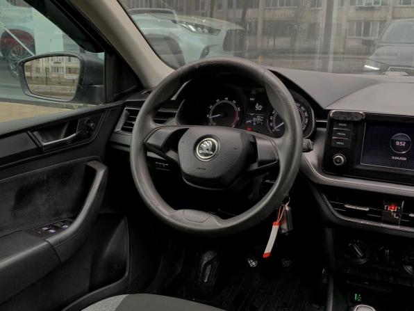 Skoda Rapid II с пробегом 2021 года, цена 890 000 рублей, 354354 км, лифтбек, Автокод Объявления
