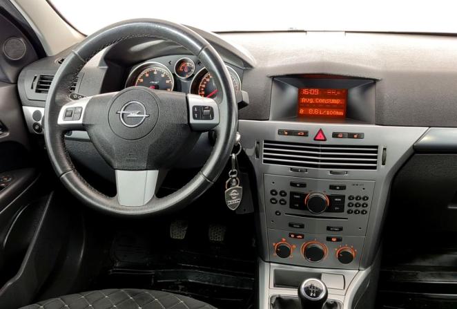 Opel Astra J Рестайлинг с пробегом 2013 года, цена 680 000 рублей, 177520 км, седан, Автокод Объявления
