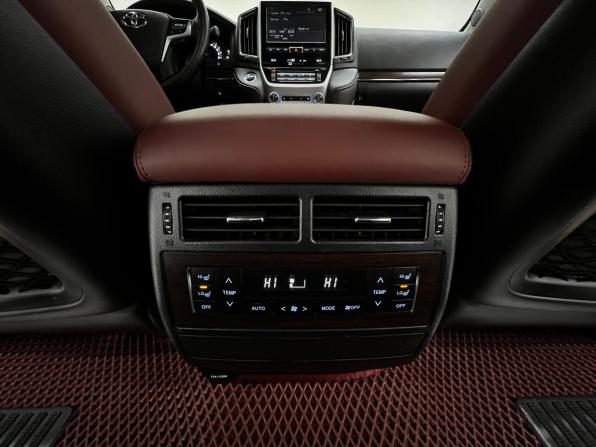 Toyota Land Cruiser 200 Series Рестайлинг 2 с пробегом 2016 года, цена 6 000 000 рублей, 125400 км, внедорожник, Автокод Объявления
