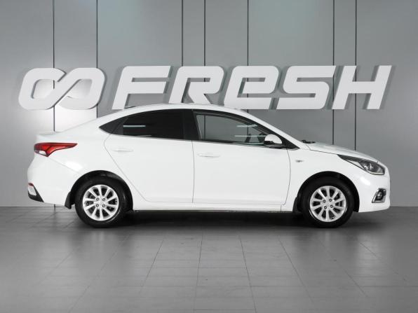 Hyundai Solaris II с пробегом 2017 года, цена 1 399 000 рублей, 80121 км, седан, Автокод Объявления
