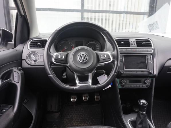 Volkswagen Polo V Рестайлинг с пробегом 2018 года, цена 1 190 000 рублей, 113400 км, седан, Автокод Объявления