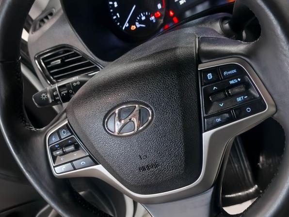 Hyundai Solaris II Рестайлинг с пробегом 2021 года, цена 1 390 000 рублей, 64174 км, седан, Автокод Объявления