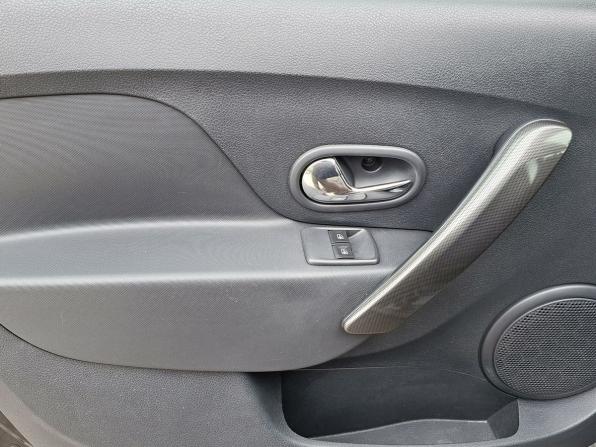 Renault Logan II Рестайлинг с пробегом 2019 года, цена 945 000 рублей, 165000 км, седан, Автокод Объявления