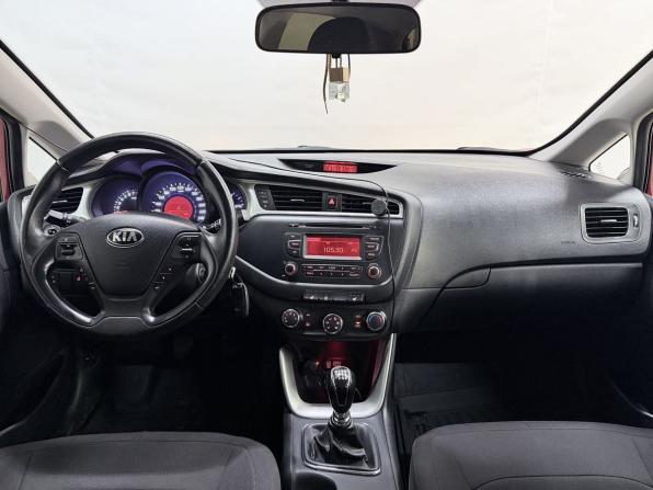 Kia Ceed II Рестайлинг с пробегом 2015 года, цена 999 000 рублей, 174986 км, хэтчбек, Автокод Объявления