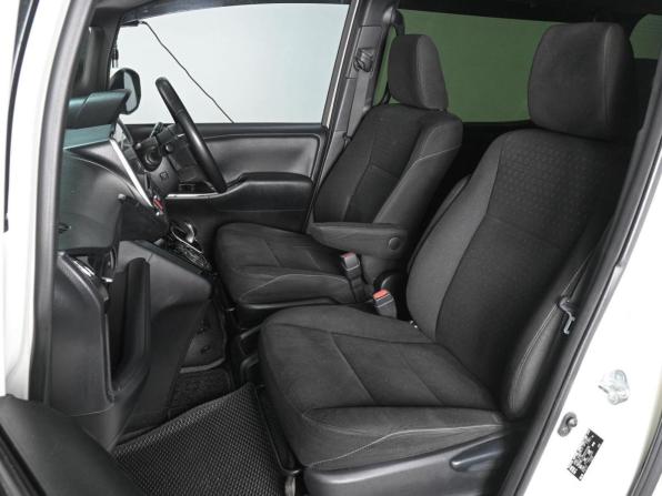 Toyota Noah III (R80) Рестайлинг с пробегом 2018 года, цена 2 669 000 рублей, 147529 км, минивэн, Автокод Объявления