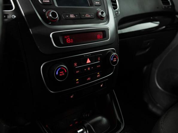 Kia Sorento II Рестайлинг с пробегом 2017 года, цена 1 790 000 рублей, 177915 км, внедорожник, Автокод Объявления