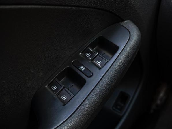 Volkswagen Jetta VI с пробегом 2015 года, цена 960 000 рублей, 268880 км, седан, Автокод Объявления