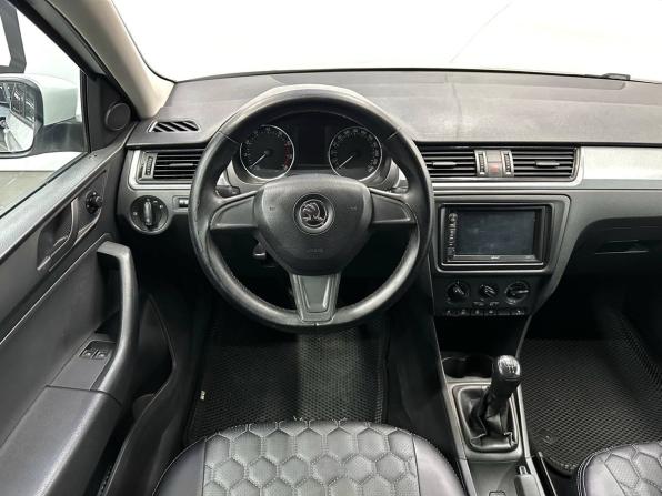 Skoda Rapid I с пробегом 2015 года, цена 949 900 рублей, 142041 км, лифтбек, Автокод Объявления