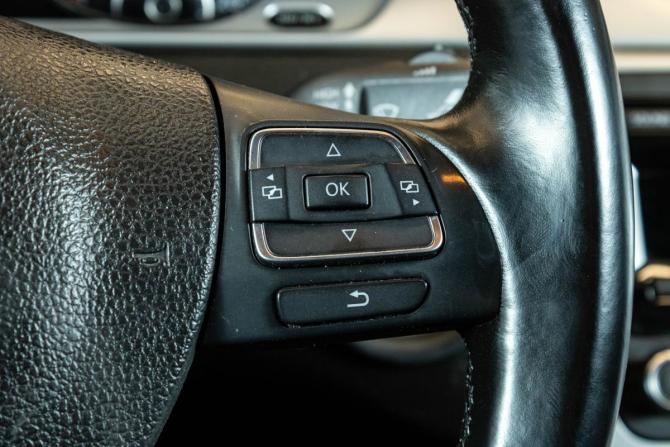 Volkswagen Passat B7 с пробегом 2011 года, цена 1 099 000 рублей, 215541 км, седан, Автокод Объявления