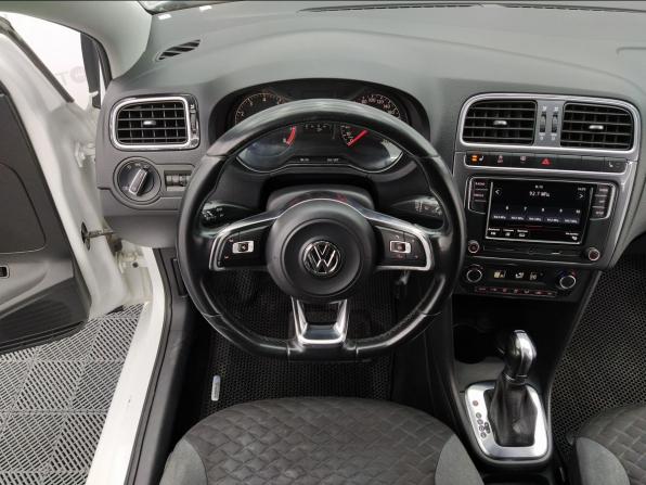 Volkswagen Polo V Рестайлинг с пробегом 2018 года, цена 1 100 000 рублей, 158407 км, седан, Автокод Объявления