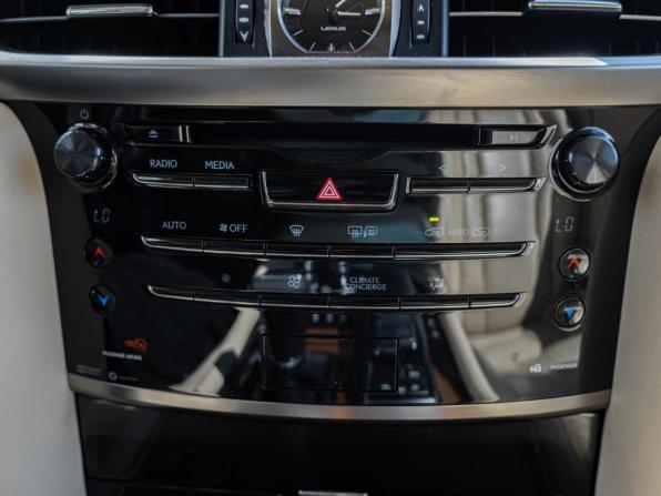 Lexus LX III Рестайлинг 2 с пробегом 2016 года, цена 5 870 000 рублей, 249169 км, внедорожник, Автокод Объявления