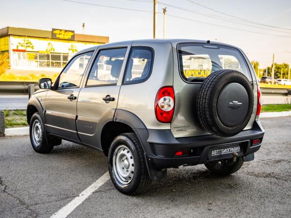 Chevrolet Niva I Рестайлинг с пробегом 2015 года, цена 738 000 рублей, 42729 км, внедорожник, Автокод Объявления