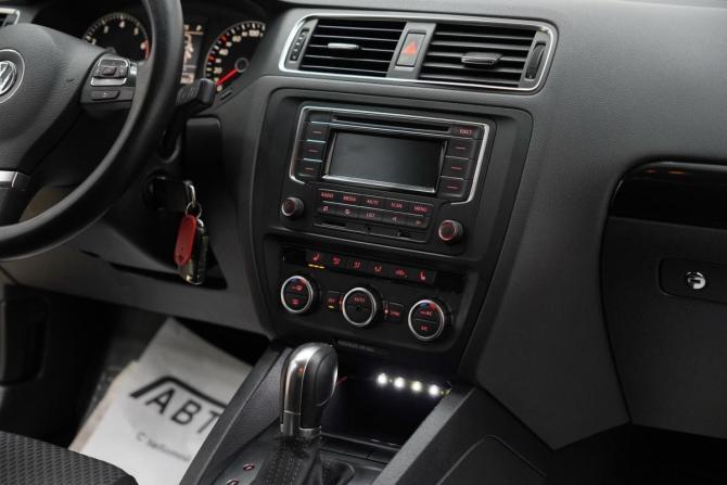 Volkswagen Jetta VI с пробегом 2013 года, цена 549 000 рублей, 132342 км, седан, Автокод Объявления