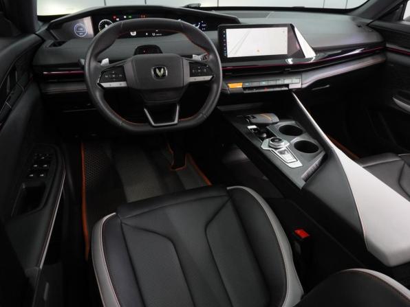 Changan UNI-V I с пробегом 2023 года, цена 2 199 000 рублей, 42259 км, лифтбек, Автокод Объявления