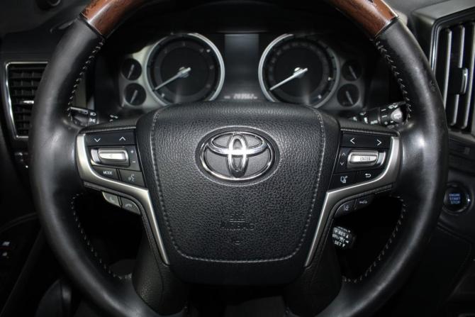 Toyota Land Cruiser 200 Series Рестайлинг 2 с пробегом 2018 года, цена 6 150 000 рублей, 283500 км, внедорожник, Автокод Объявления