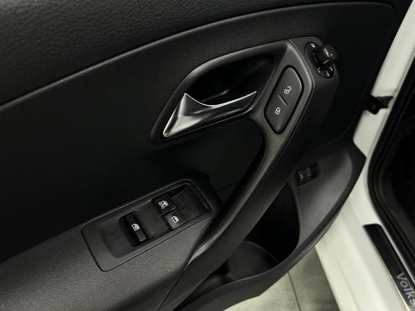 Volkswagen Polo V с пробегом 2015 года, цена 1 019 000 рублей, 91392 км, седан, Автокод Объявления