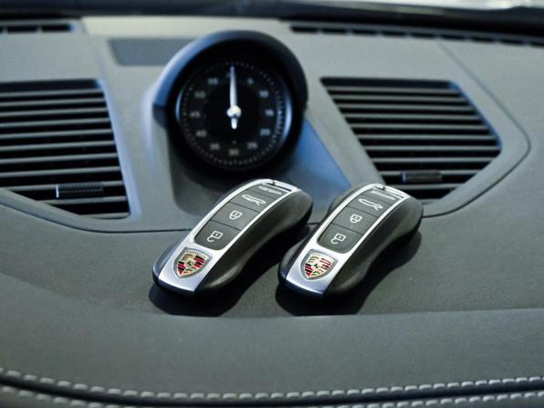 Porsche 911 VIII (992) с пробегом 2021 года, цена 15 900 000 рублей, 5405 км, тарга, Автокод Объявления